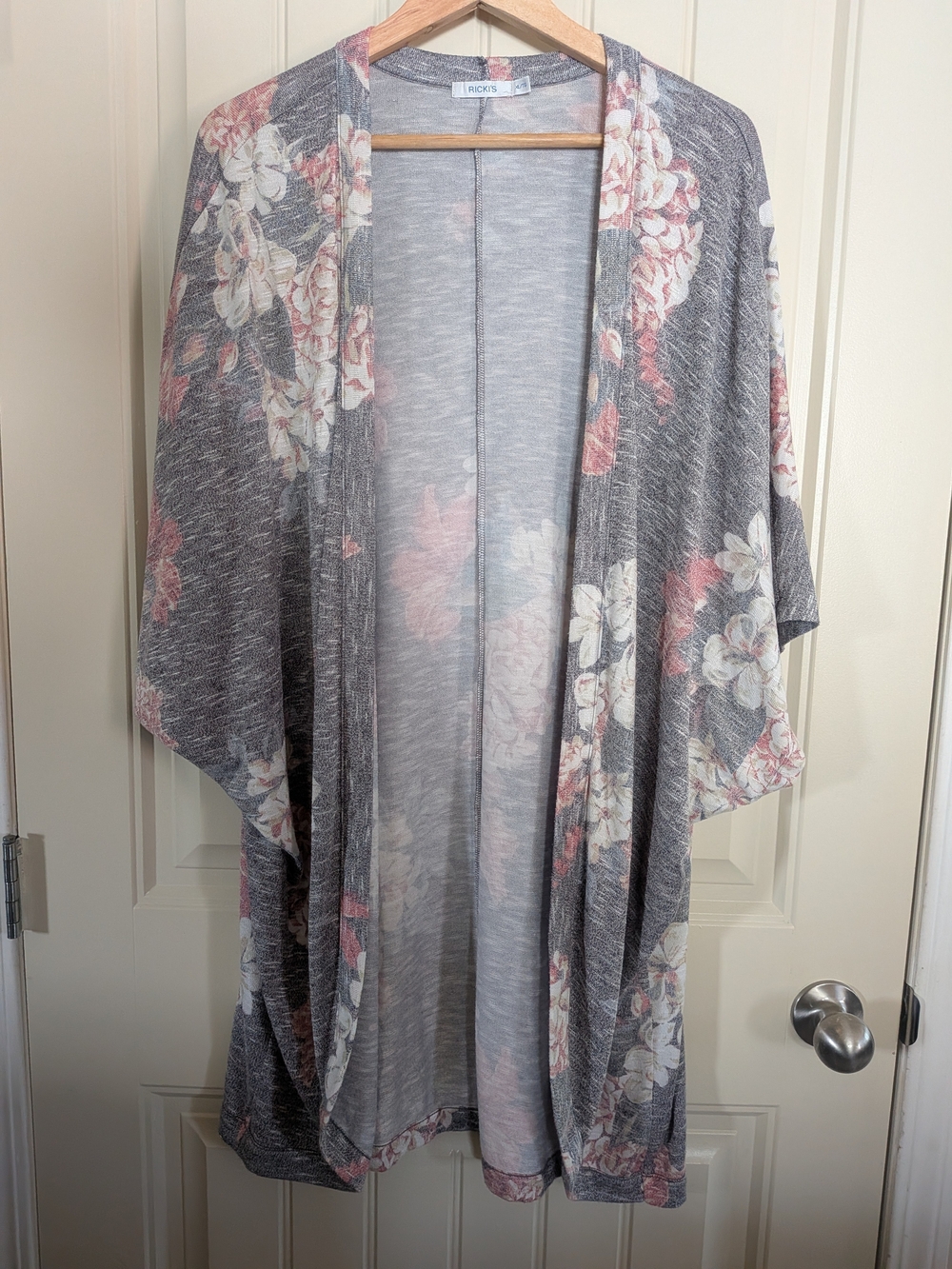NWOT Floral Open-Front Knit Kimono - Gray with Pink Peach & Cream Flowers